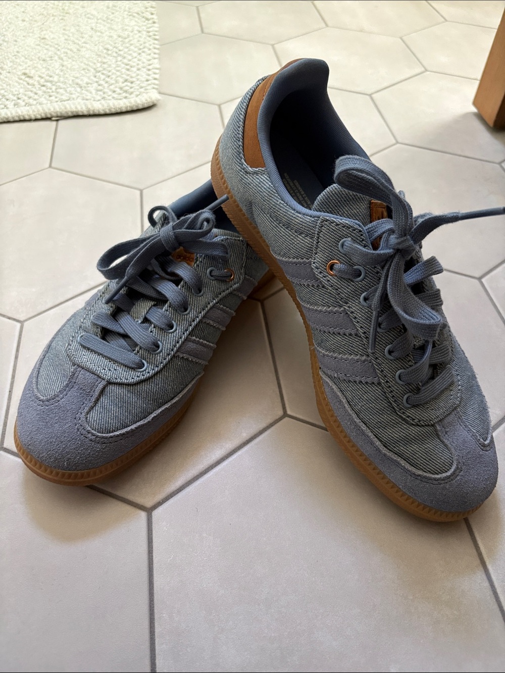 Adidas denim Samba EUC 7 men’s 8 women’s 588